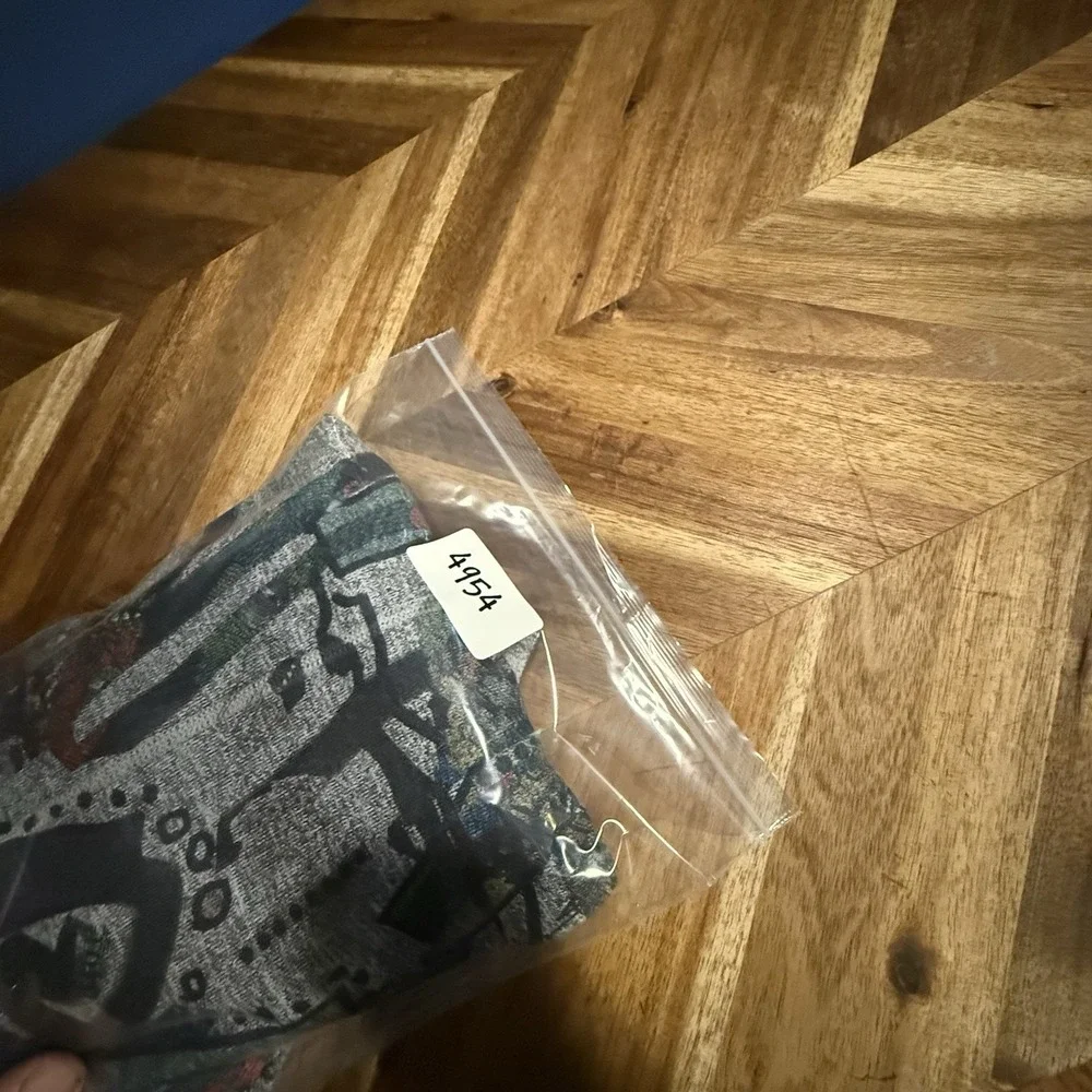 Inoah Sweater Cowl Neck Fine Art Cat Graphic Poncho Women's Medium - Picture 7 of 7